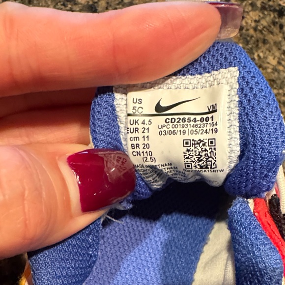 Nike 270 Child’s size 5  Multicolor Sneakers - Picture 5 of 5